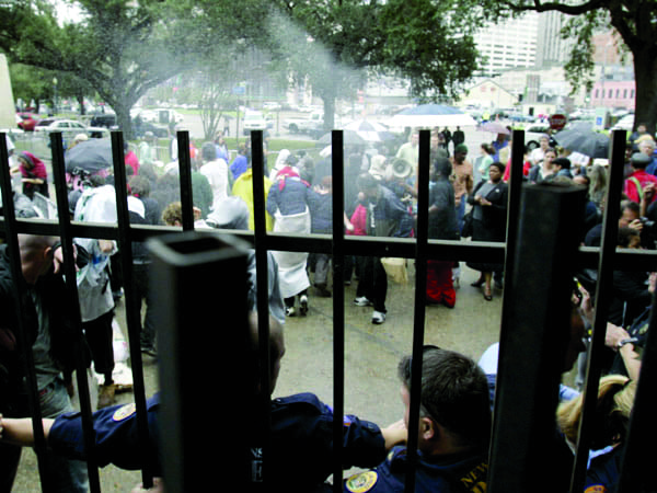 nola-city-council-public-housing-protest-122007-teargas, U.N. weighs in against demolishing public housing, News & Views 