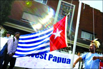west-papua-morning-star-flagraising-120107-by-afp, ‘Independence or death!’, World News & Views 