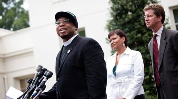 Rev.-Lennox-Yearwood-EPA-Admin.-Lisa-Jackson-HUD-Sec.-Shaun-Donovan-Green-the-Block-press-conf.-080409-by-WhiteHouse.gov1, Green the Block: Obama’s Green Cabinet brings green jobs to the block, News & Views 