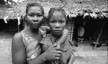 Congo-young-women-in-remote-Equateur-province-village-2004-by-Keith-HS, Belgian paratroopers to crush rising Congo rebellion?, World News & Views 
