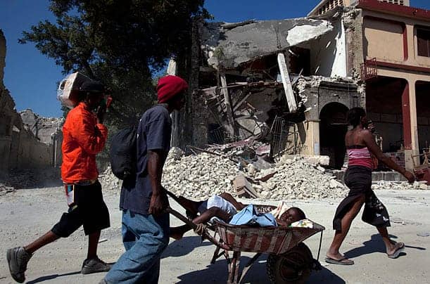 Haiti-earthquake-father-pushes-injured-child-in-wheelbarrow-PAP-011610-by-Shaul-Schwarz-Getty-for-TIME, The media called: Earthquake victims still await help, I say, World News & Views 