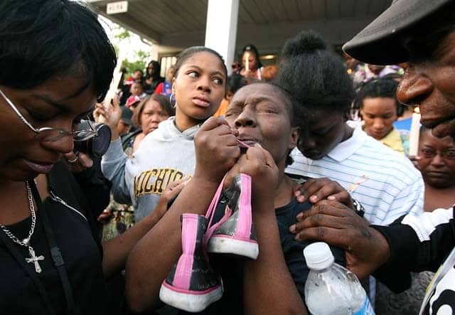 Aiyana-Jones-grandmother-Mertilla-Jones-cries-at-vigil-Sunday-051610-by-Madalyn-Ruggiero-for-Detroit-News, Three perspectives: Police terror kills 7-year-old girl, News & Views 