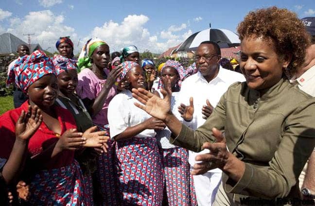 Canadian-Gov.-Gen.-Michaelle-Jean-claps-with-HEAL-Africa-nurses-in-Goma-Congo-042010-by-Sean-Kilpatrick-Canadian-Press, Say no to Canadian troops for Congo and yes to Canadian diplomacy, World News & Views 
