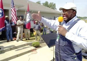 black-farmers-300-protest-usda-brownsville-tenn-070102-by-greg-campbell-ap, The last plantation, World News & Views 