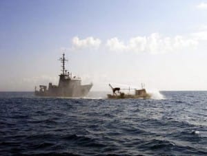 israeli-ship-water-cannons-palestinian-fishing-boat-off-gaza-112108-by-david-schermerhorn-300x227, Israeli gunboats kidnap Gaza fishermen, peaceworkers, World News & Views 