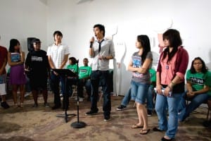 rethinkers-supported-by-john-nguyen-youth-organizer-with-vayla-vietnamese-american-young-leaders-association-at-press-conf-072408-by-colin-lenton-300x200, A spork in the road, News & Views 