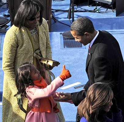 sasha-obama-thumbs-up-after-oath-of-office-012009-by-pa, President Barack Obama's Inaugural Address, World News & Views 